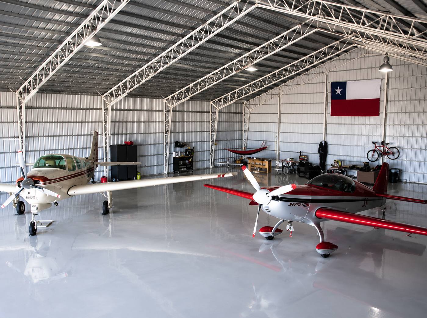 Aircraft hangar structure